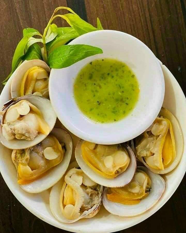 Ngao hai cồi hấp chấm mù tạt