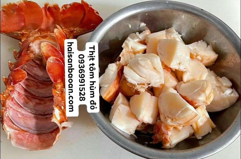 Thịt tôm hùm chín đã bóc tách xong