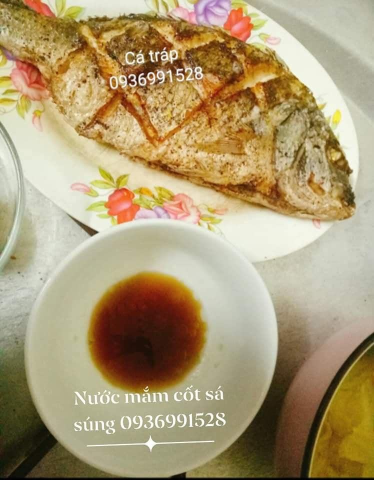Cá tráp chiên chấm mắm
