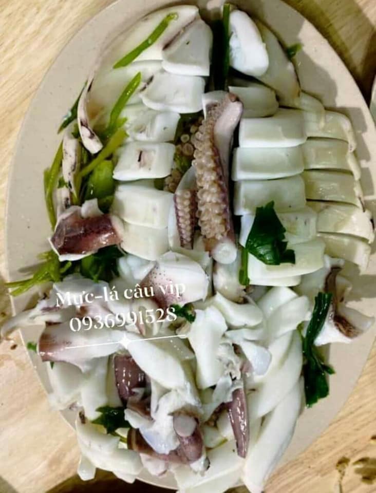 Chuẩn bị xào mực lá