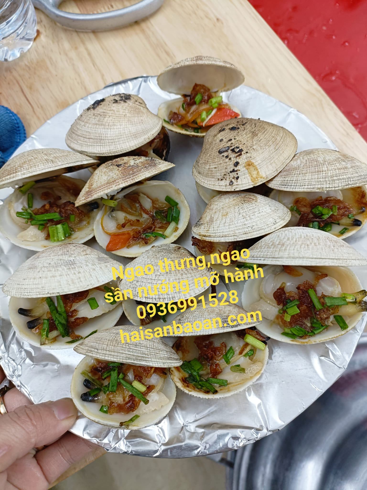 Ngao thưng nướng đã chín thơm lừng